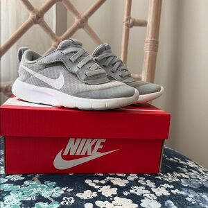 Nike Kids Light Gray Sneakers